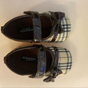 Sz 5 Burberry print toddler bow flats